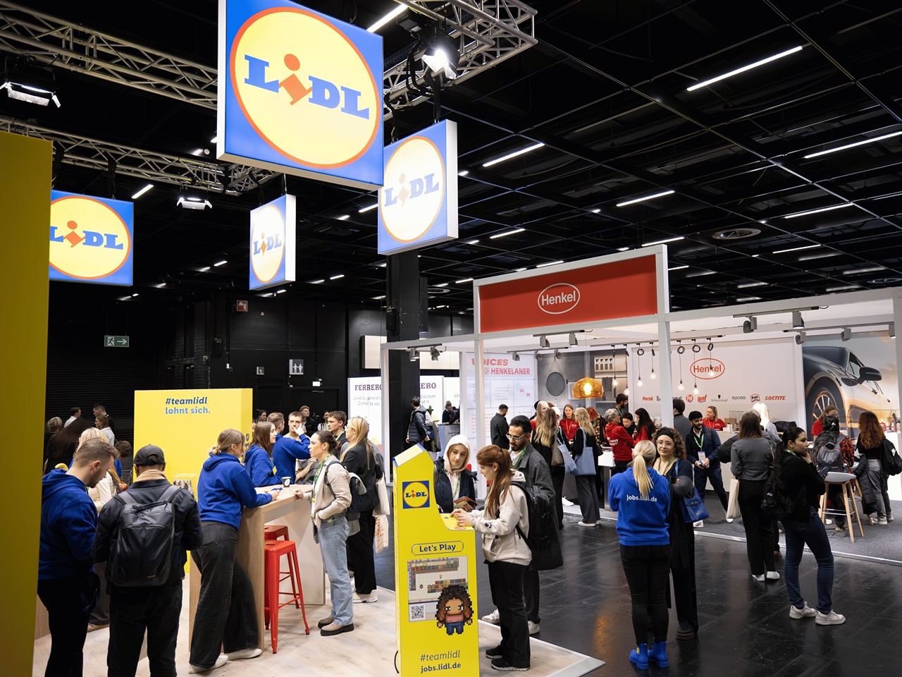 Messestände von Henkel und Lidl Deutschland auf dem Absolventenkongress.