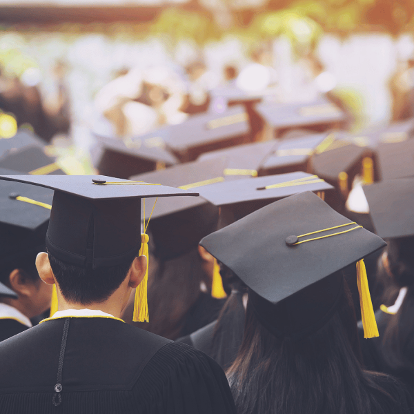 Absolventen bei der Abschlussfeier